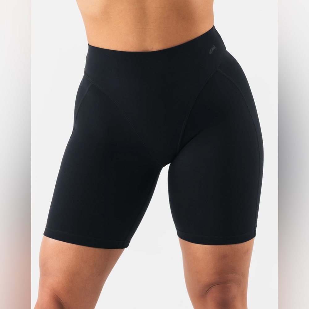 Alphalete Tenacity Parker Biker Short 7” - NWT